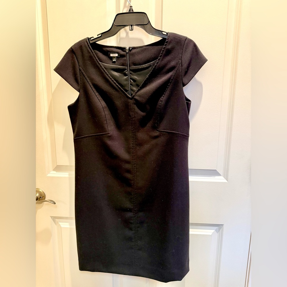 Talbot’s Black v-neck elegant lined dress, women’s 10.